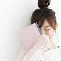 全白背景的女生头像,像这样的..