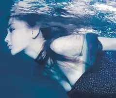 女星湿身诱惑演绎极致性感