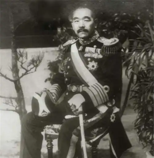 二战后,日本拒不投降,翻译官的一句口误,让60万日本人葬身火海
