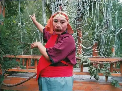 嫦娥不过是一个舞女,而天蓬元帅掌管10万天兵,为何配不上嫦娥呢