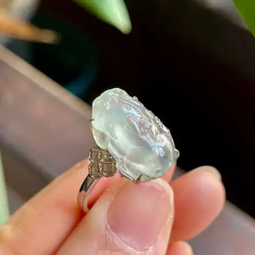 怎么选貔貅翡翠戒指呢
