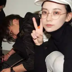 头像浓重的鼻音和红肿的眼睛,是我爱过你的痕迹