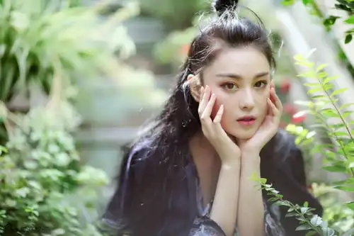 组图张馨予深v到肚脐展露豪放女侠范