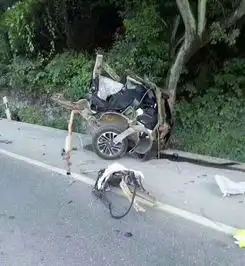 还能认出是什么车吗湖南郴州发生一起较大交通事故