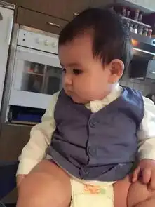 一位妈妈嫌儿子出生时丑差点扔掉,结果几个月之后.....