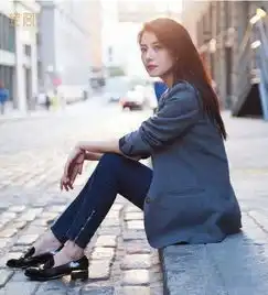 搭配帅气撩人的灰色西装要怎么穿