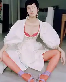 仙姑何穗出席某活动贺聪赵佳丽项偞婧助阵开幕酒会