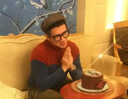 被称为西门庆专业户,年近六旬容颜不老,如今膝下无子