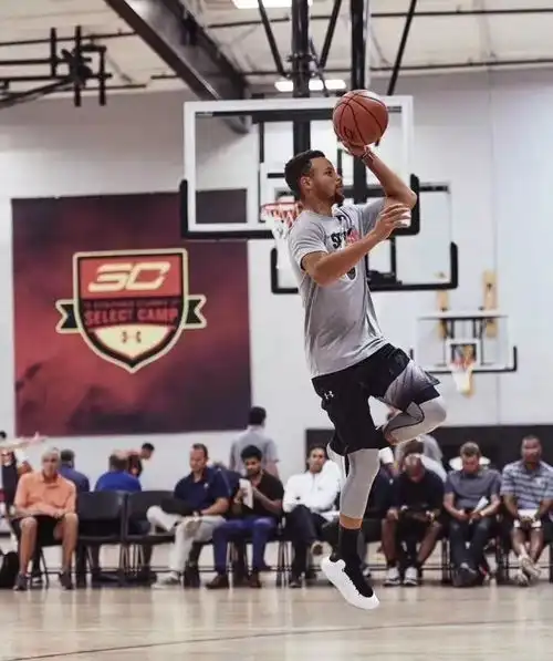 这是萌神的熊猫underarmourcurry4