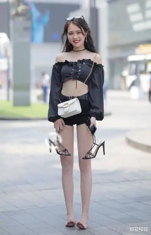 反正人长得美,穿衣服就任性,走在大街上也不用害怕尴尬哈哈哈