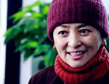 她直言不嫁中国人,却三婚嫁外国人被抛弃,如今回国捞金