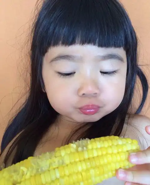 曹格11岁女儿太疯狂,脚踩恨天高乱用化妆品,吴速玲的做法让人赞