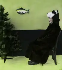 女摄影师模仿名画逗趣拍母亲