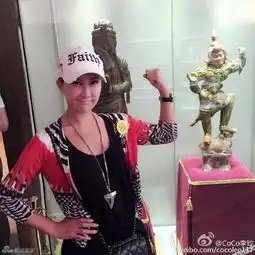 组图李玟三姐妹带母旅行妈妈被赞似小野洋子
