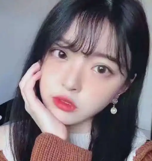 国内最大投资影视的女儿和众明星合照素颜出镜,比baby还美