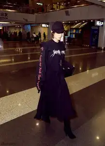 组图王子文黑衣劲酷潮范足表情冷峻个性吸睛