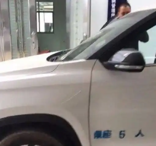 陕西男子喜提宝骏汽车,花50元买4个蓝字,心态爆炸