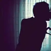 跪求两张qq情侣透明皮肤,最好是跟这两张对应的谢谢大神了