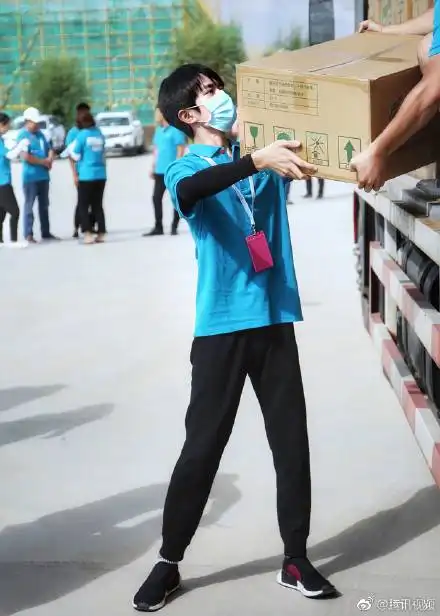从被质疑到认可,韩红在公益路上种的种子,终于开花了