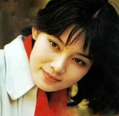 气质不输刘晓庆,嫁大7岁导演后被忍心抛弃,如今63岁仍单身
