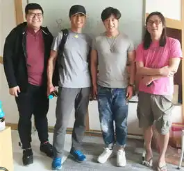高晓攀合影火锅英雄韩国武指