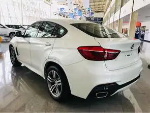 2018款宝马x6蓝白相间的标志代表螺旋桨