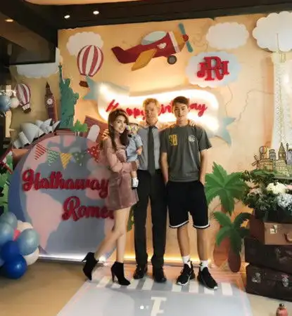 昆凌办party娘家人大曝光一家都是高颜值大长腿