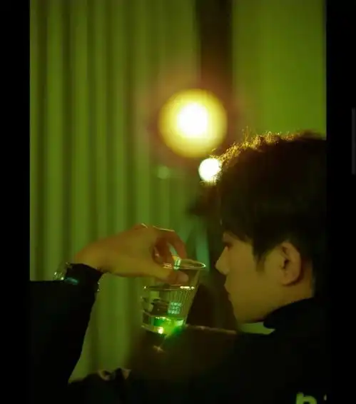 清爽绿色的千玺,好温柔的千玺只有千玺女朋友才能点赞
