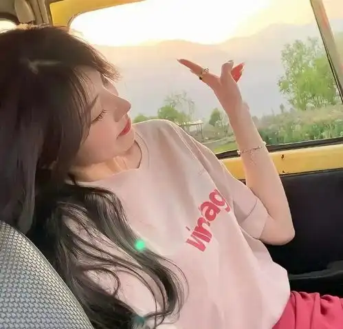 精品真人鲜亮活泼女头