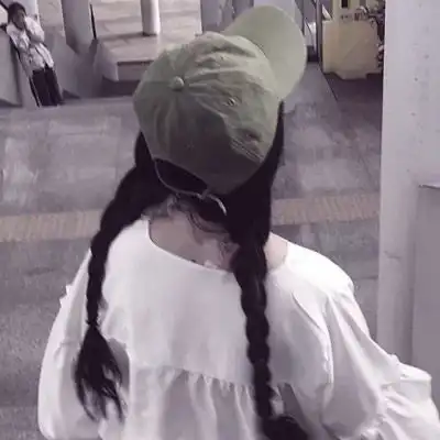 女生背影双马尾可爱背影可爱萌女孩图片