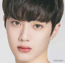 张艺兴美瞳引迷妹集体舔屏防弹金泰亨wannaone姜丹尼尔exo吴世勋等男爱豆美炸美瞳照盘点