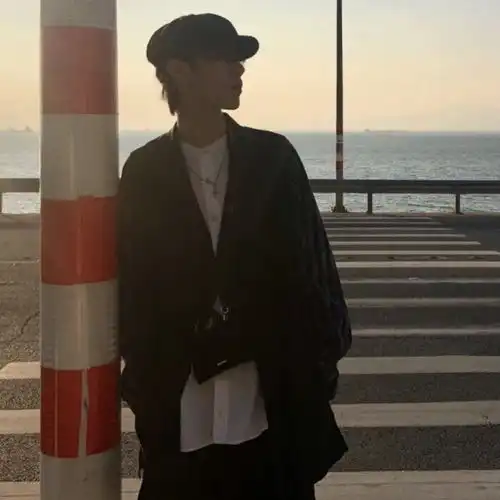 好看男头适合发朋友圈的高情商短句