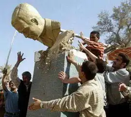 推倒的萨达姆铜像值多少钱美国大兵垃圾里捡的头像卖1800万美元