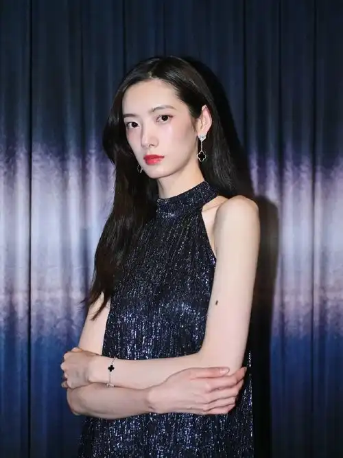 方下巴女孩很美,你也是面部