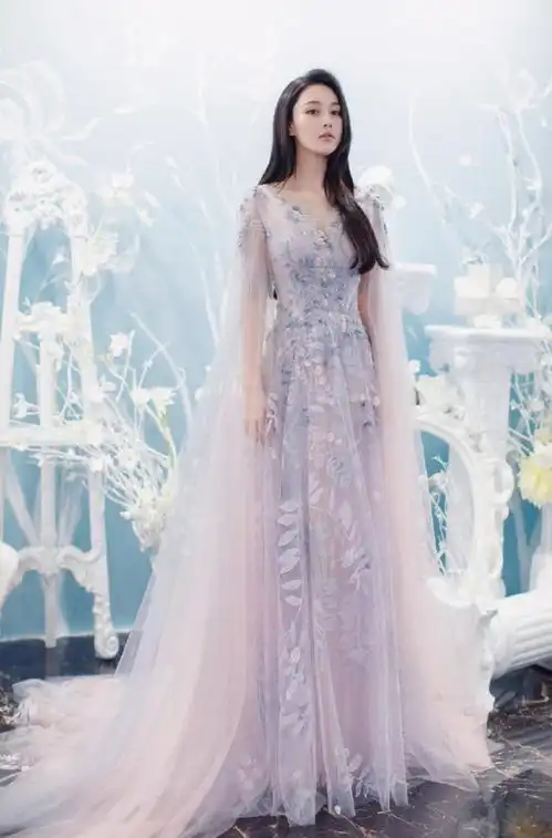 嫁给爱情有多美婚礼低调却满屏感动,张馨予穿上婚纱不要太美