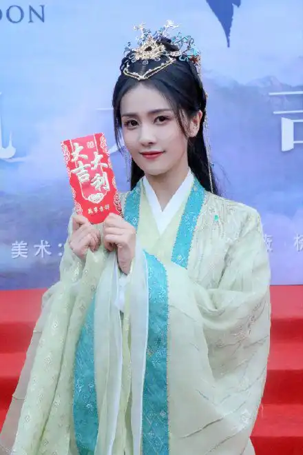 长月烬明官宣开机,罗云熙白鹿惊喜二搭,两人古装造型太惊艳