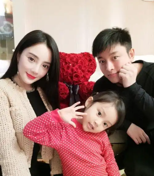 继央视主持见家长后,李小璐终于晒出孩子知情人刚满月