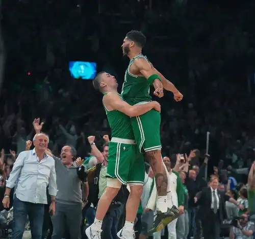 nba总决赛g5,凯尔特人吊打独行侠,毫无悬念夺冠,塔图姆fmvp