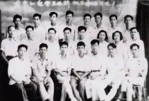 广东穷小子杨伟光14岁前没穿过鞋,用6分钟改变新闻联播规则