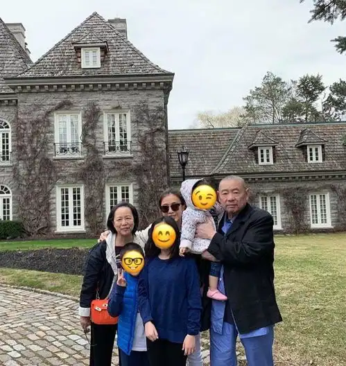 女大十八变刘銮雄甘比13岁女儿罕晒自拍,长相大气超高颜值抢眼
