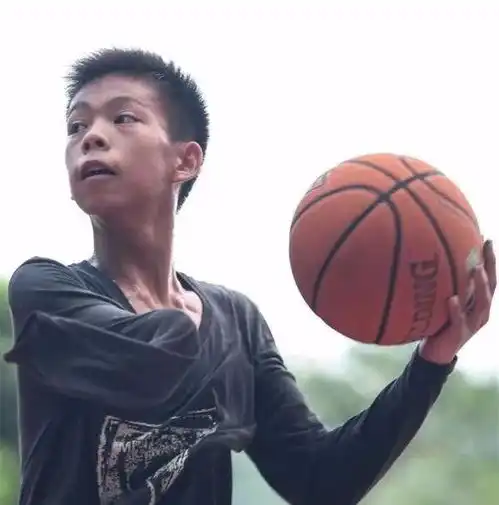nba巨星库里都被圈粉,这个独臂少年到底是谁