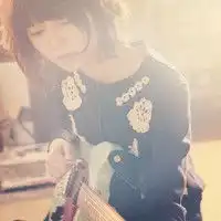 清纯甜美的唯美女生头像弹吉他的,拿吉他,抱着吉他的都有,吉他控的来了