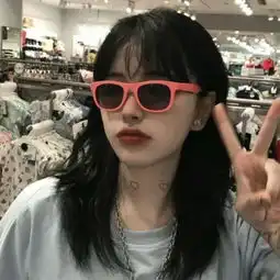 女生长发漂亮的可爱经典头像