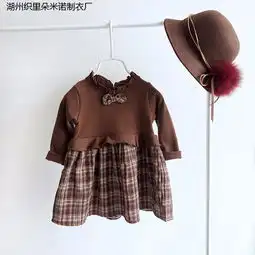 长袖浅灰色连衣裙
