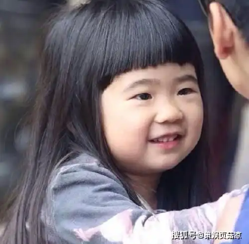 曹格晒姐姐庆生视频,模样大改仍古灵精怪,儿子却成非主流