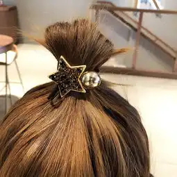 不要用黑色的头绳啦,建议用这新式发圈,咋戴咋好看