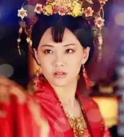 20位女星穿中式新娘装唐嫣甜美,赵丽颖华丽,第一位最有气质