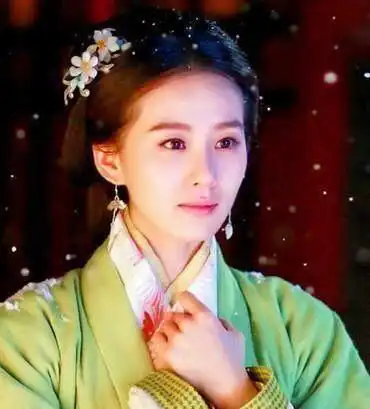 女星绿衣古装,陈好妩媚动人,看到赵丽颖人美穿什么都好看