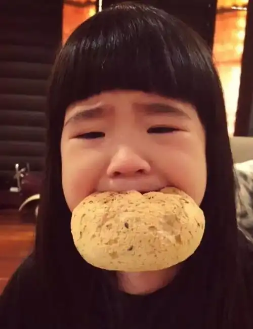 自带囧眉的grace到底有多可爱为了吃她可以全然不顾形象