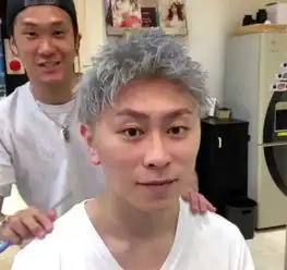 现在全东京的男人都在找他日本造型师爆红ins,剪头大变活人